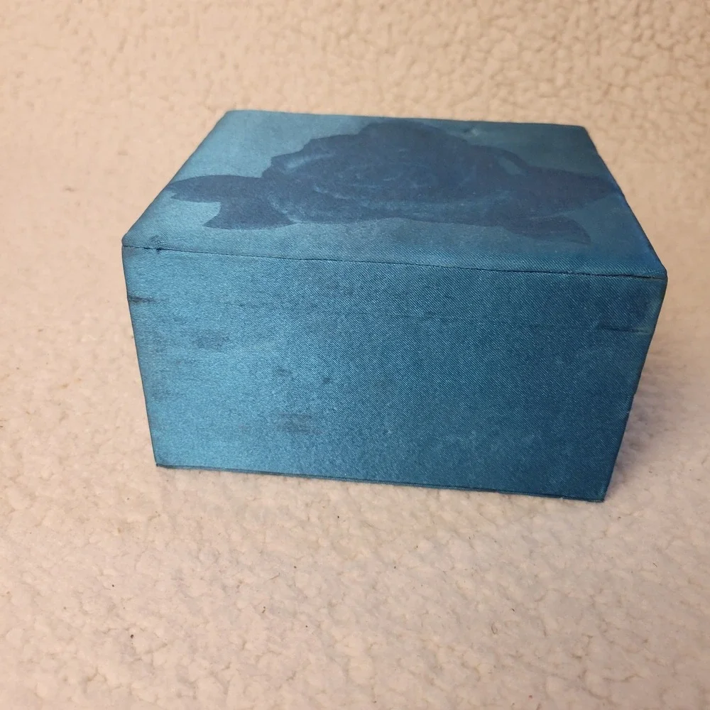 N/A teal blue